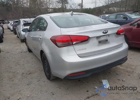 2017 Kia Forte Lx z USA, uszkodzony, nr VIN 3KPFL4A77HE153899
